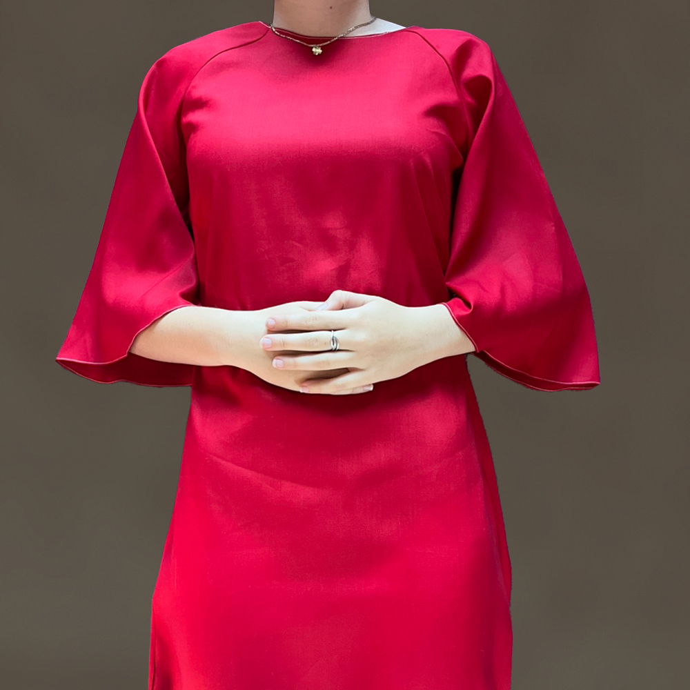 Sierlijk rood jurkje van tencel katoen - biologisch afbreekbaar - geschikt voor natuurbegrafenis - ecologisch verantwoord afscheidnemen